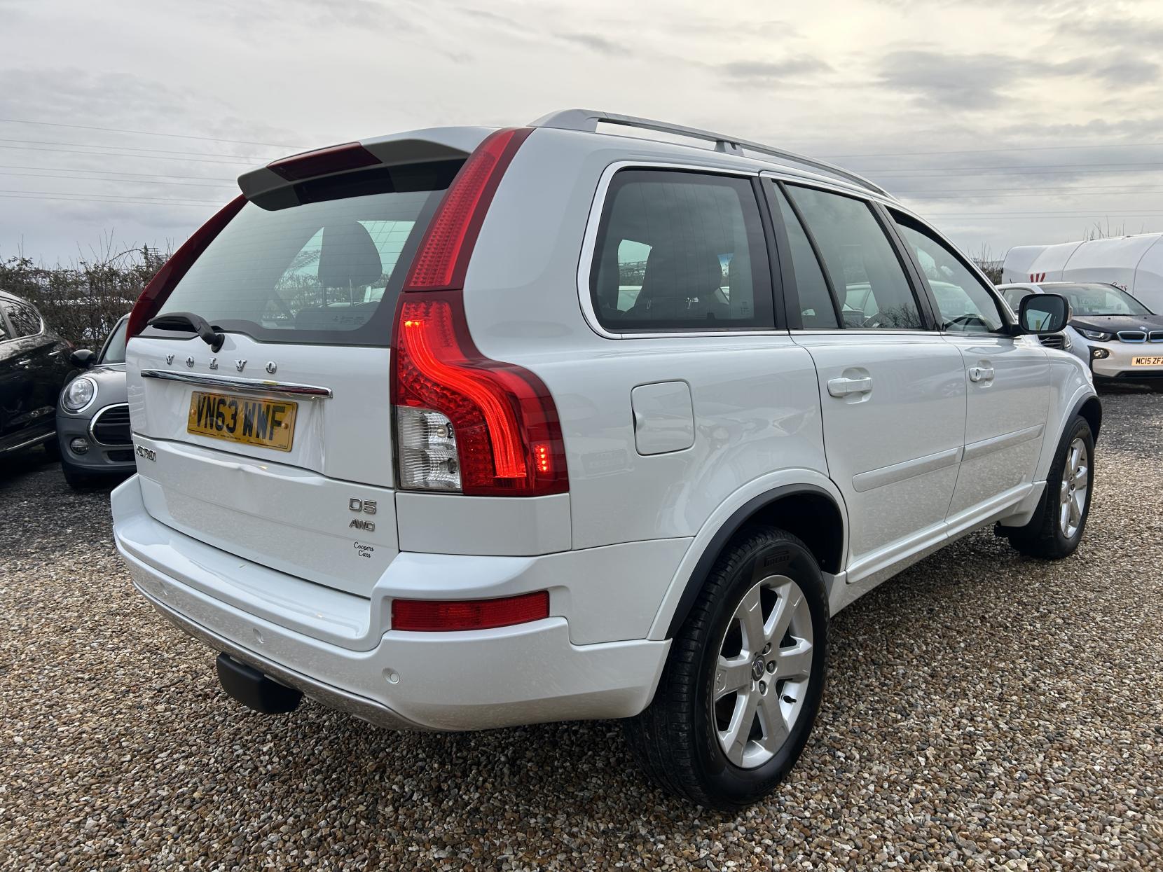 Volvo XC90 2.4 D5 SE Nav SUV 5dr Diesel Geartronic 4WD Euro 5 (200 ps)