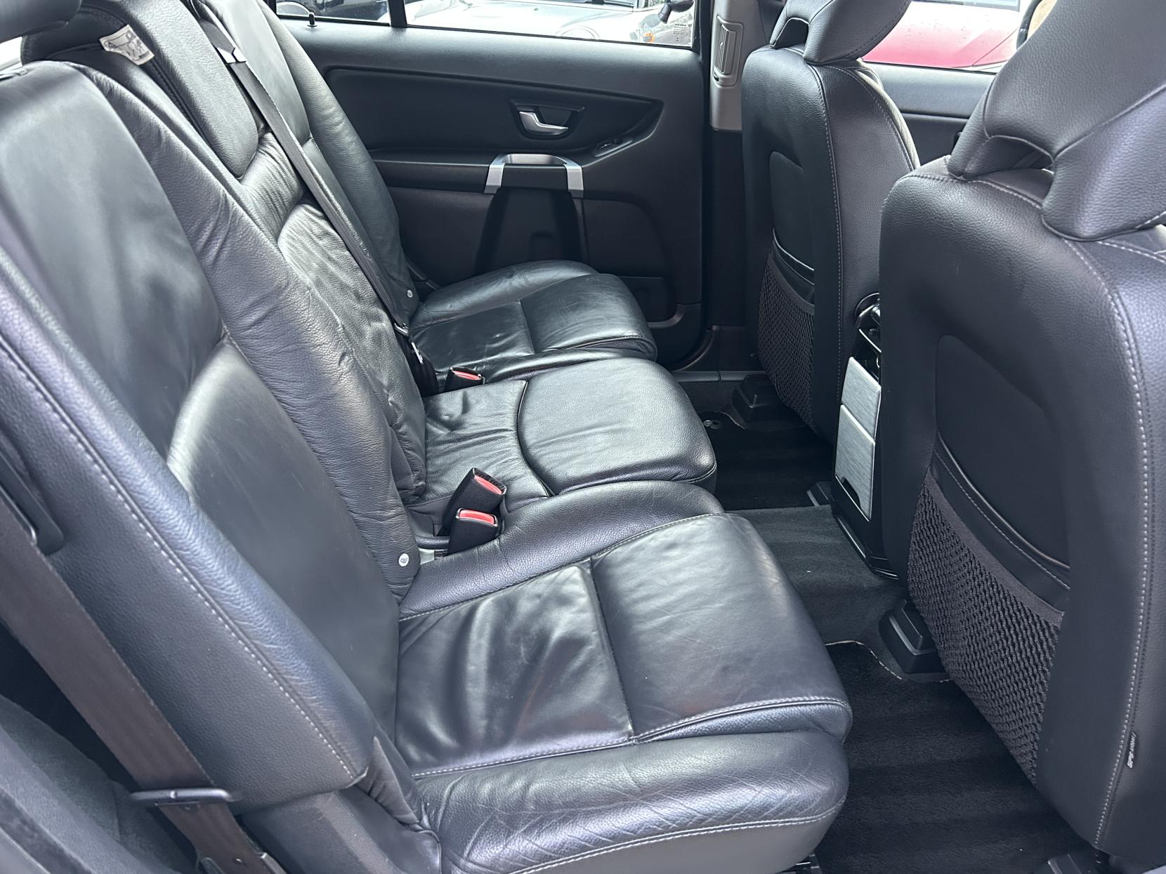 Volvo XC90 2.4 D5 SE Nav SUV 5dr Diesel Geartronic 4WD Euro 5 (200 ps)