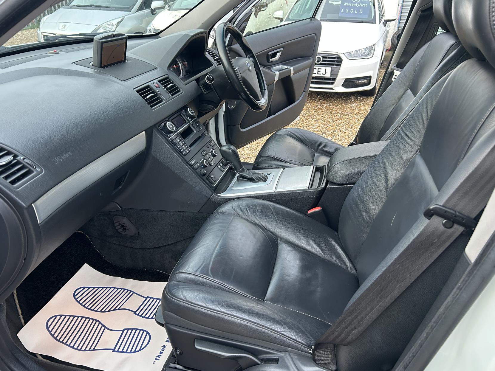 Volvo XC90 2.4 D5 SE Nav SUV 5dr Diesel Geartronic 4WD Euro 5 (200 ps)