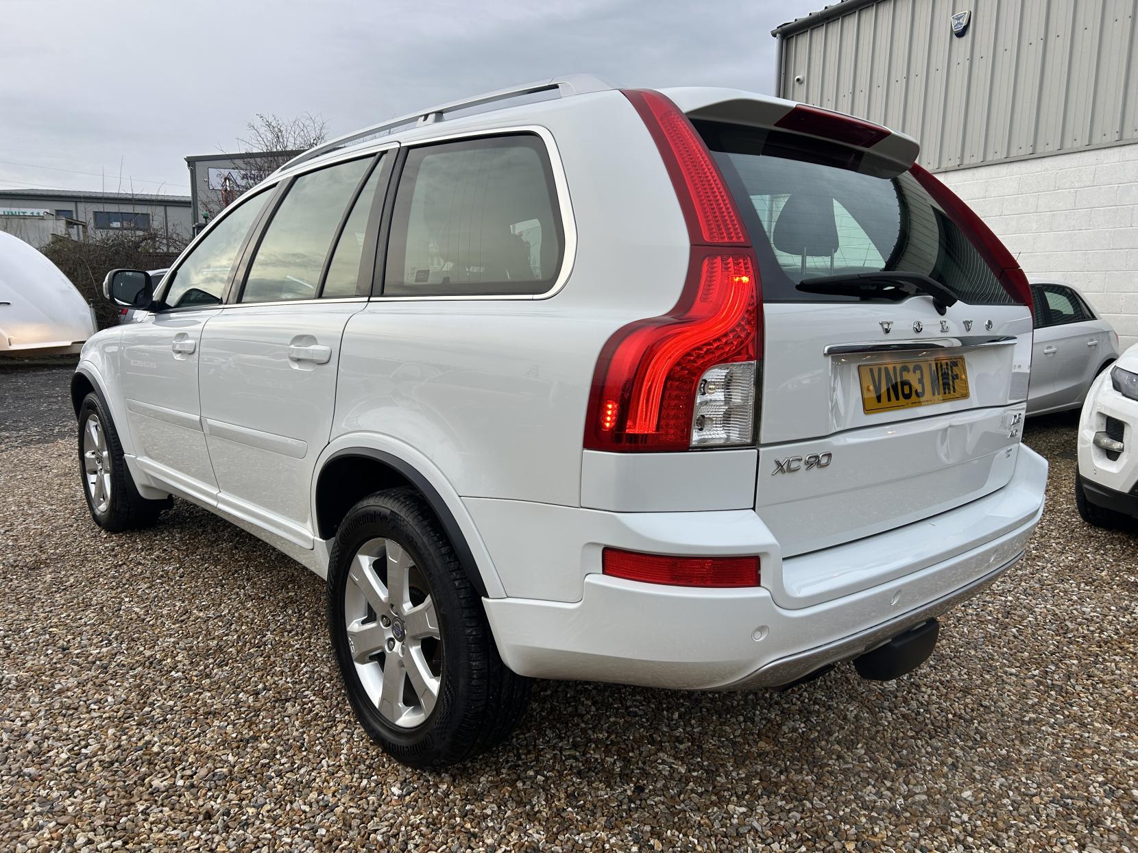 Volvo XC90 2.4 D5 SE Nav SUV 5dr Diesel Geartronic 4WD Euro 5 (200 ps)