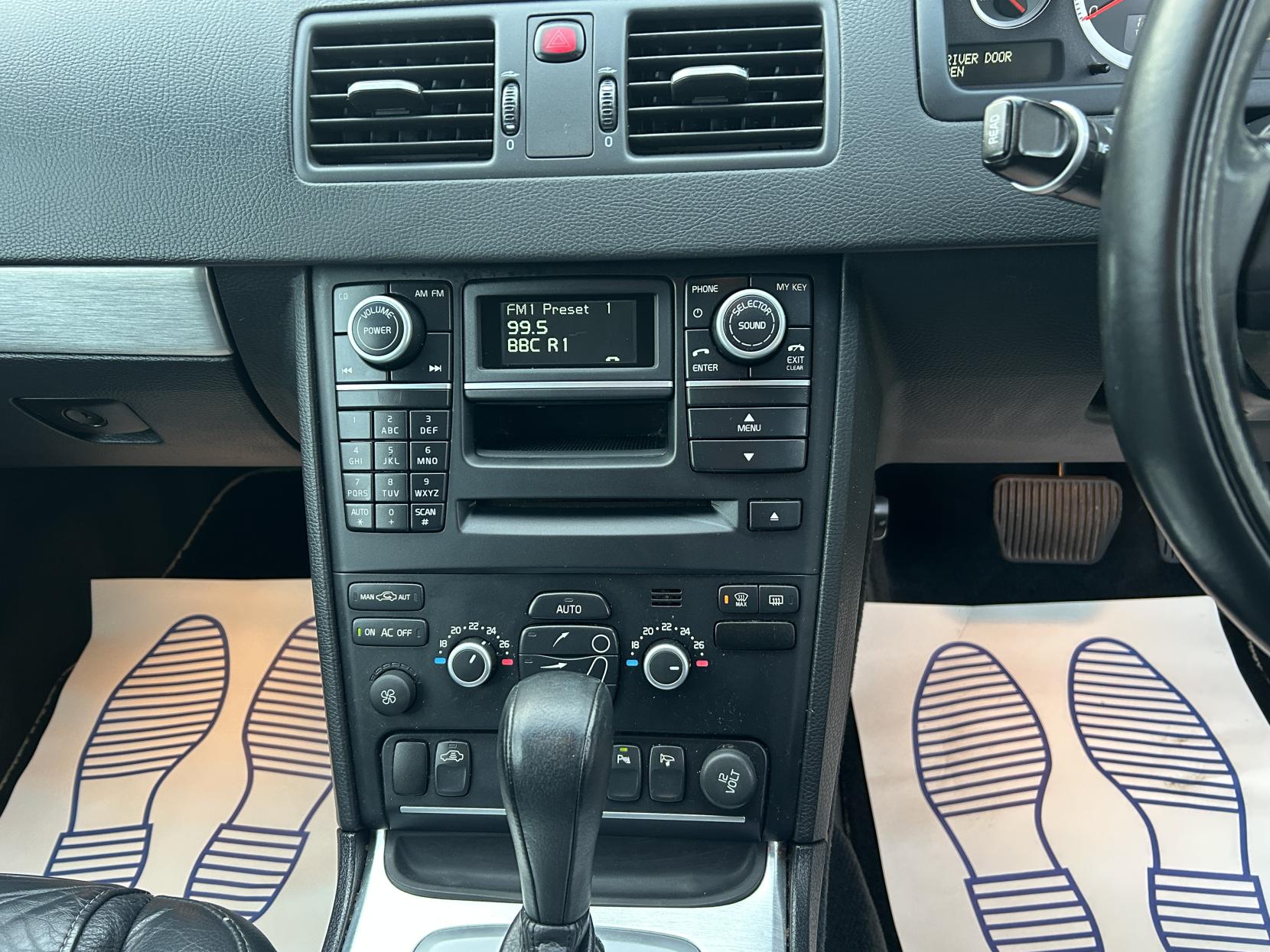 Volvo XC90 2.4 D5 SE Nav SUV 5dr Diesel Geartronic 4WD Euro 5 (200 ps)