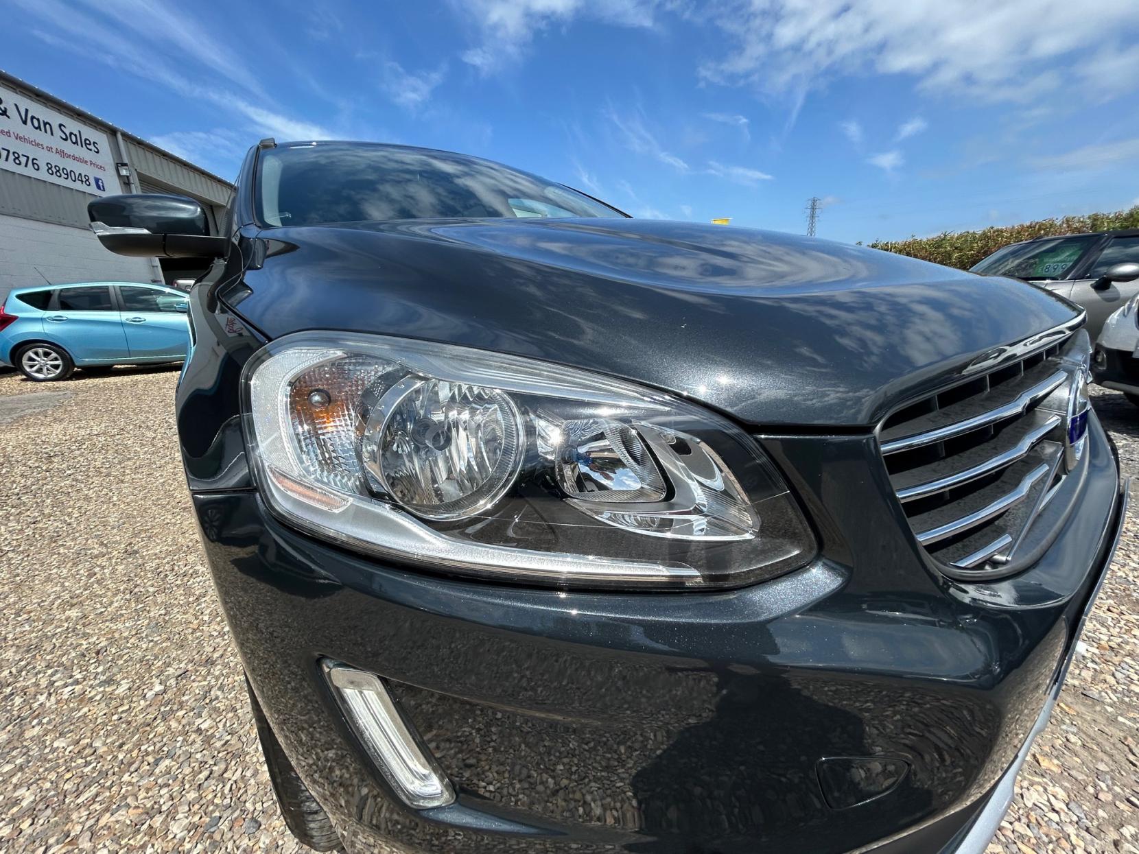 Volvo XC60 2.4 D4 SE SUV 5dr Diesel Manual AWD Euro 5 (s/s) (163 ps)