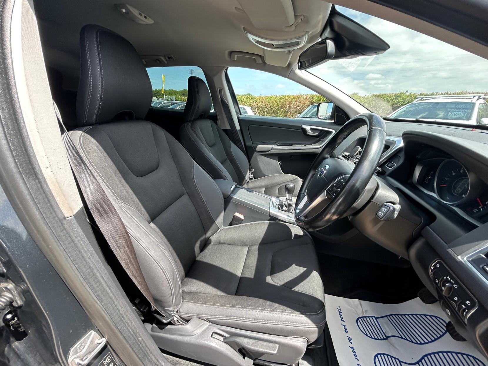 Volvo XC60 2.4 D4 SE SUV 5dr Diesel Manual AWD Euro 5 (s/s) (163 ps)
