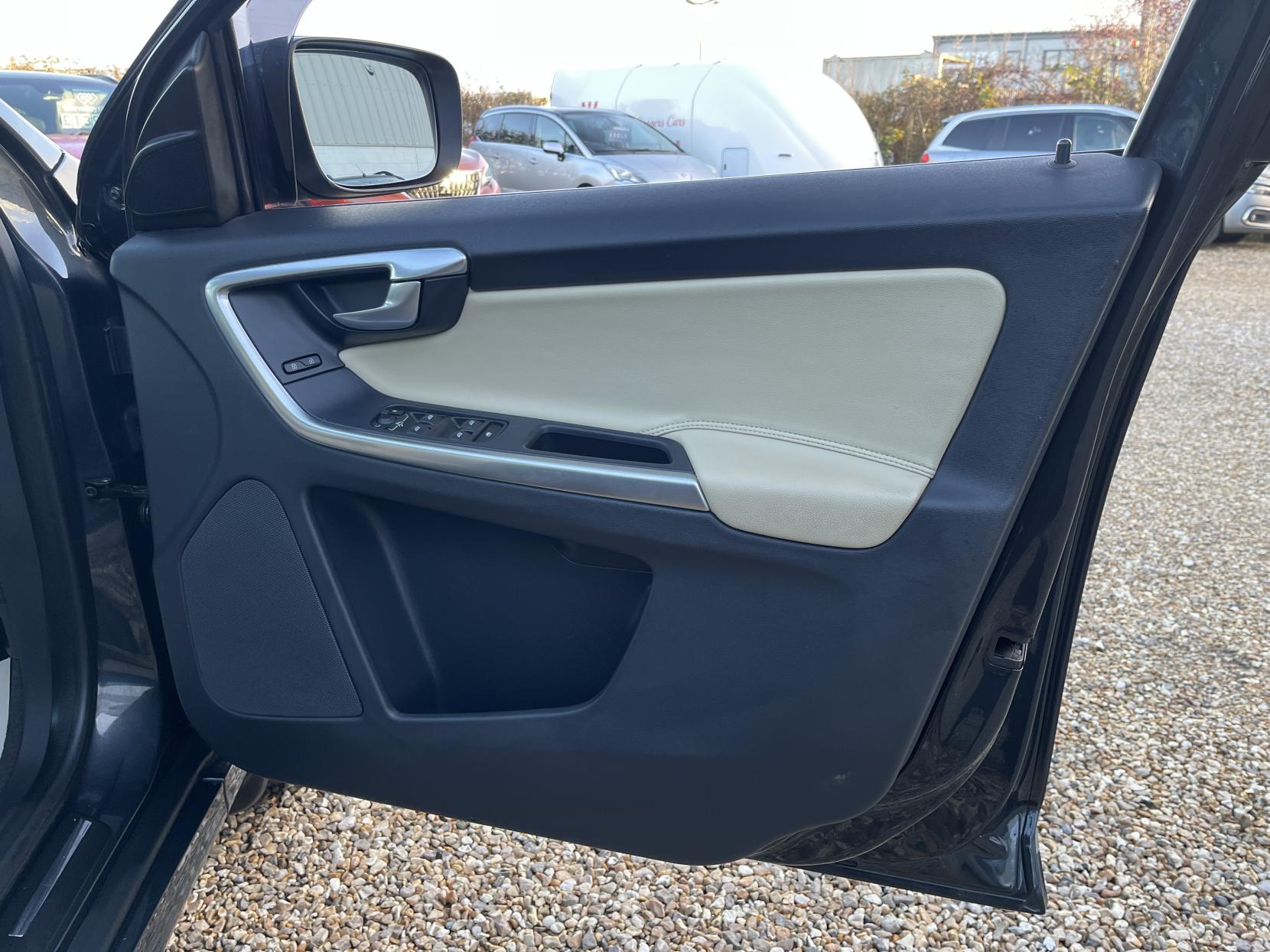 Volvo XC60 2.4 D4 SE Lux Nav SUV 5dr Diesel Auto AWD Euro 6 (s/s) (190 ps)