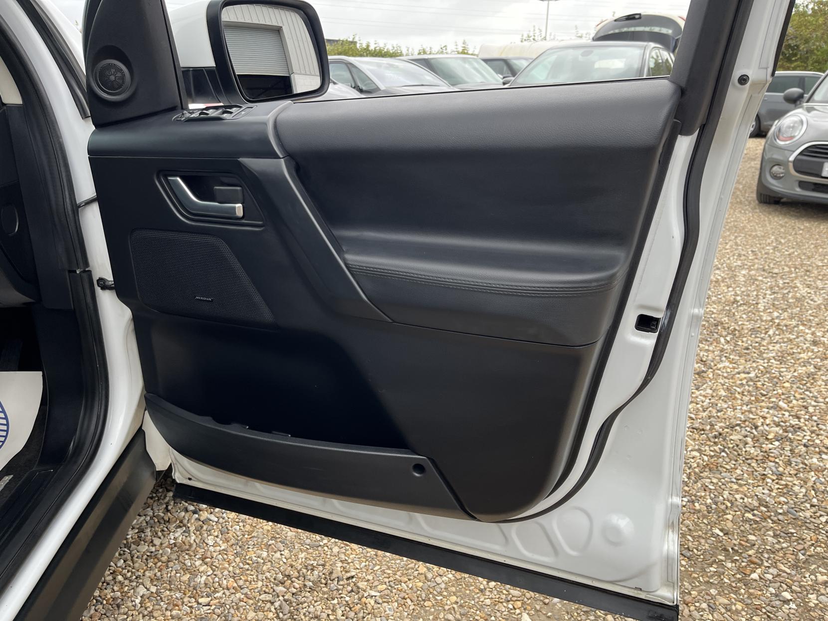 Land Rover Freelander 2 2.2 SD4 SE Tech SUV 5dr Diesel CommandShift 4WD Euro 5 (190 ps)