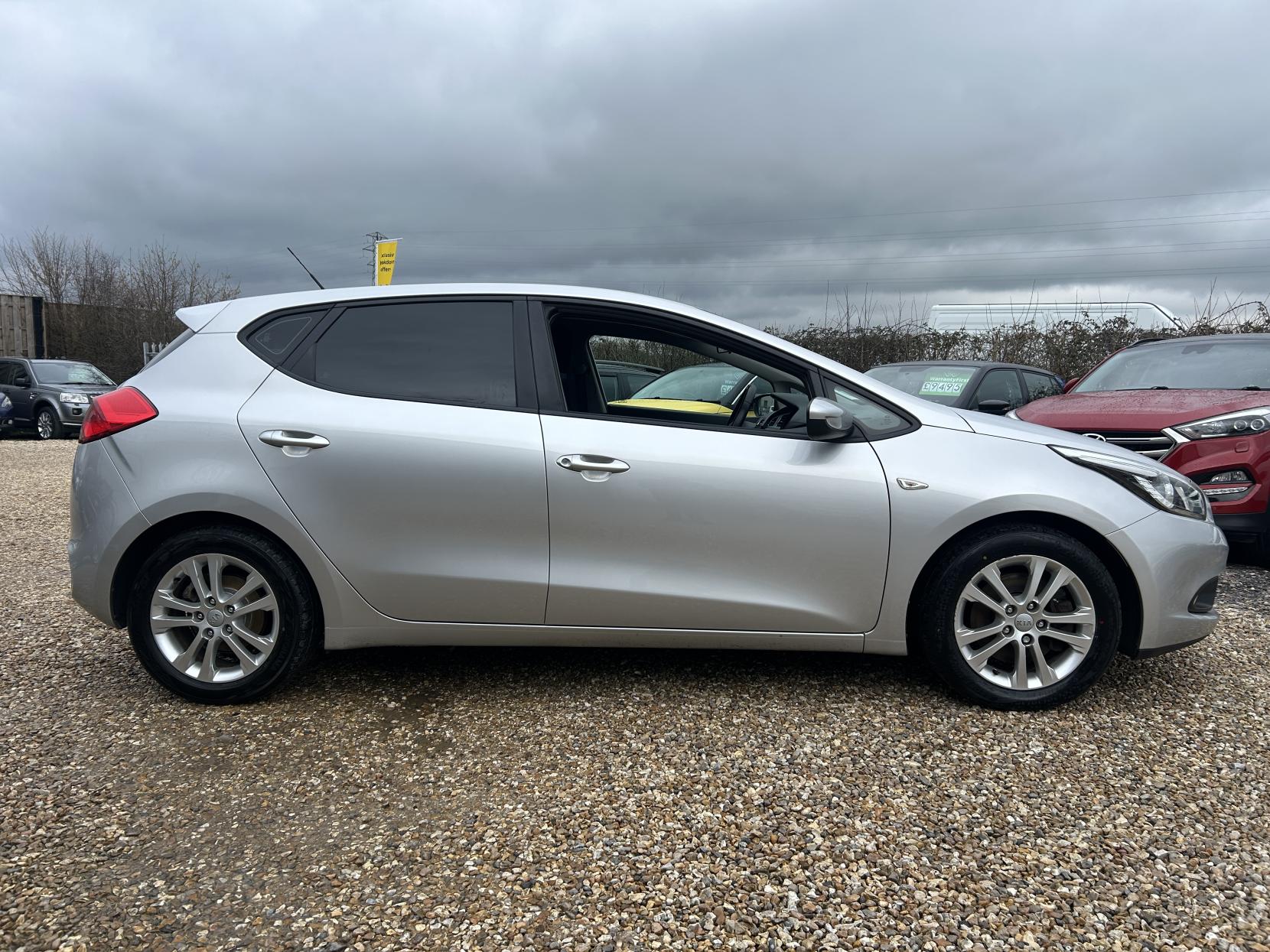 Kia Ceed 1.4 VR7 Hatchback 5dr Petrol Manual Euro 5 (98 bhp)