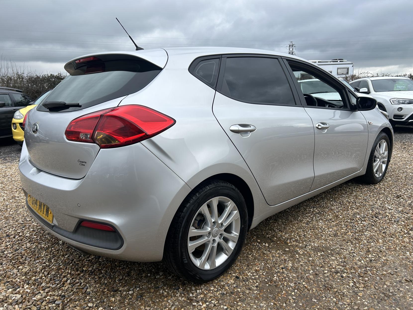 Kia Ceed 1.4 VR7 Hatchback 5dr Petrol Manual Euro 5 (98 bhp)