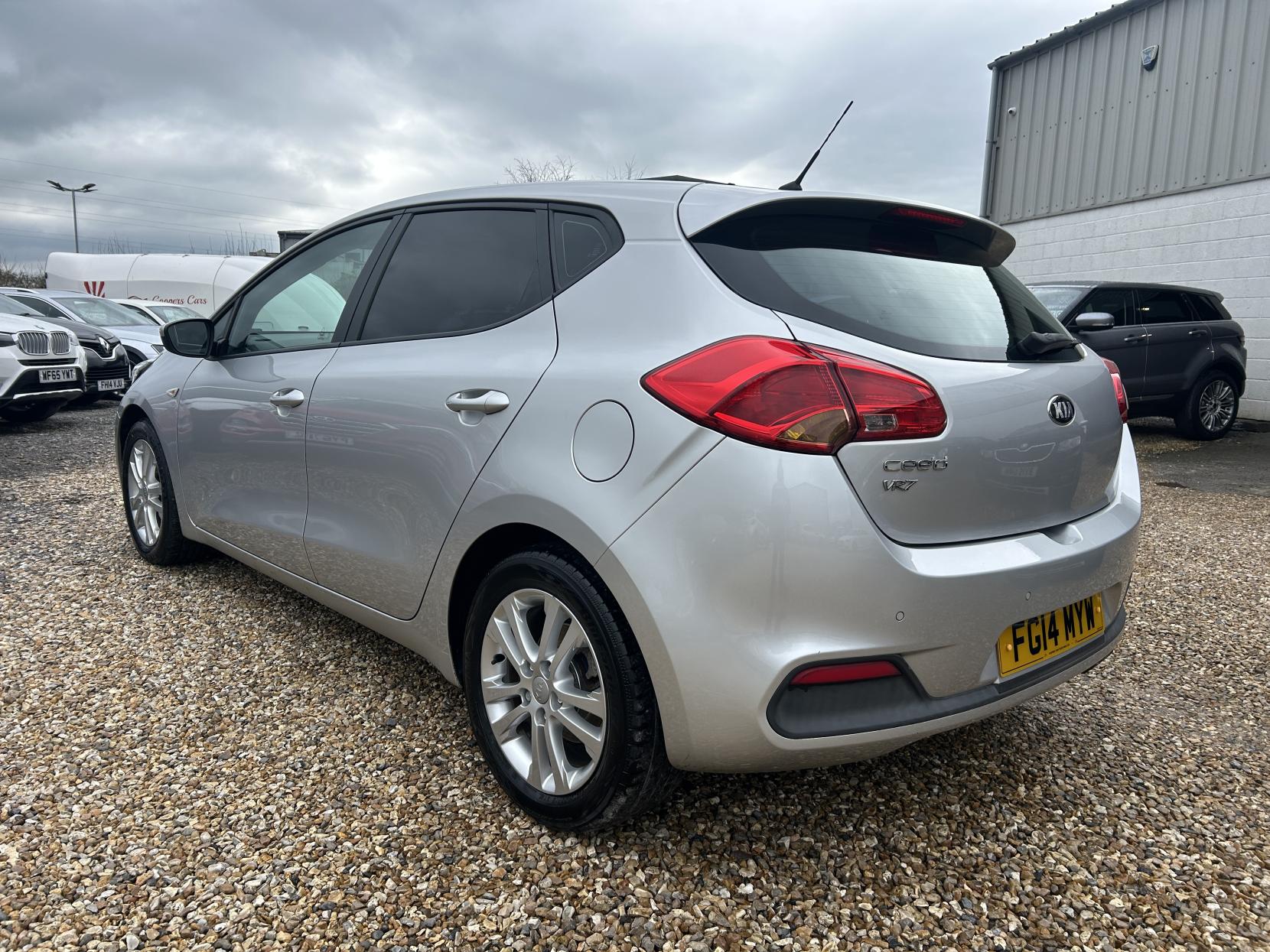 Kia Ceed 1.4 VR7 Hatchback 5dr Petrol Manual Euro 5 (98 bhp)