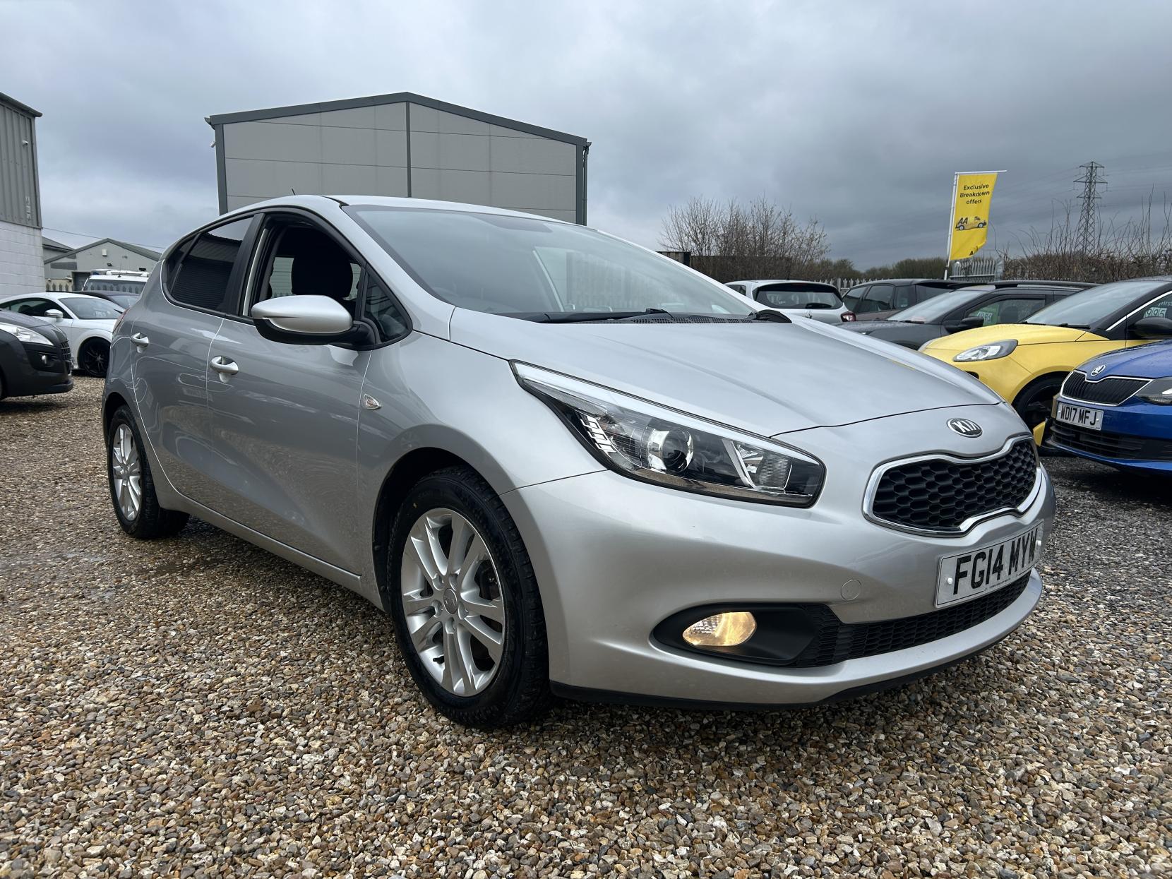 Kia Ceed 1.4 VR7 Hatchback 5dr Petrol Manual Euro 5 (98 bhp)