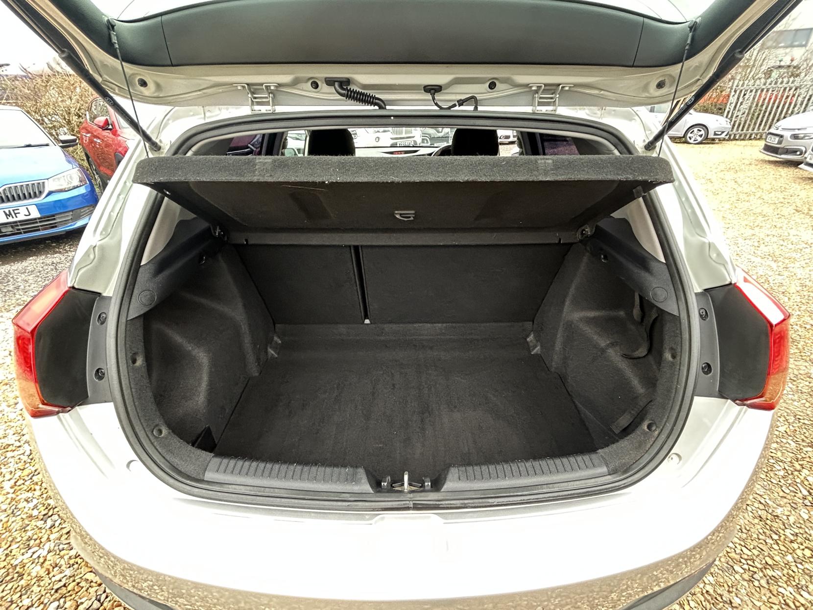 Kia Ceed 1.4 VR7 Hatchback 5dr Petrol Manual Euro 5 (98 bhp)