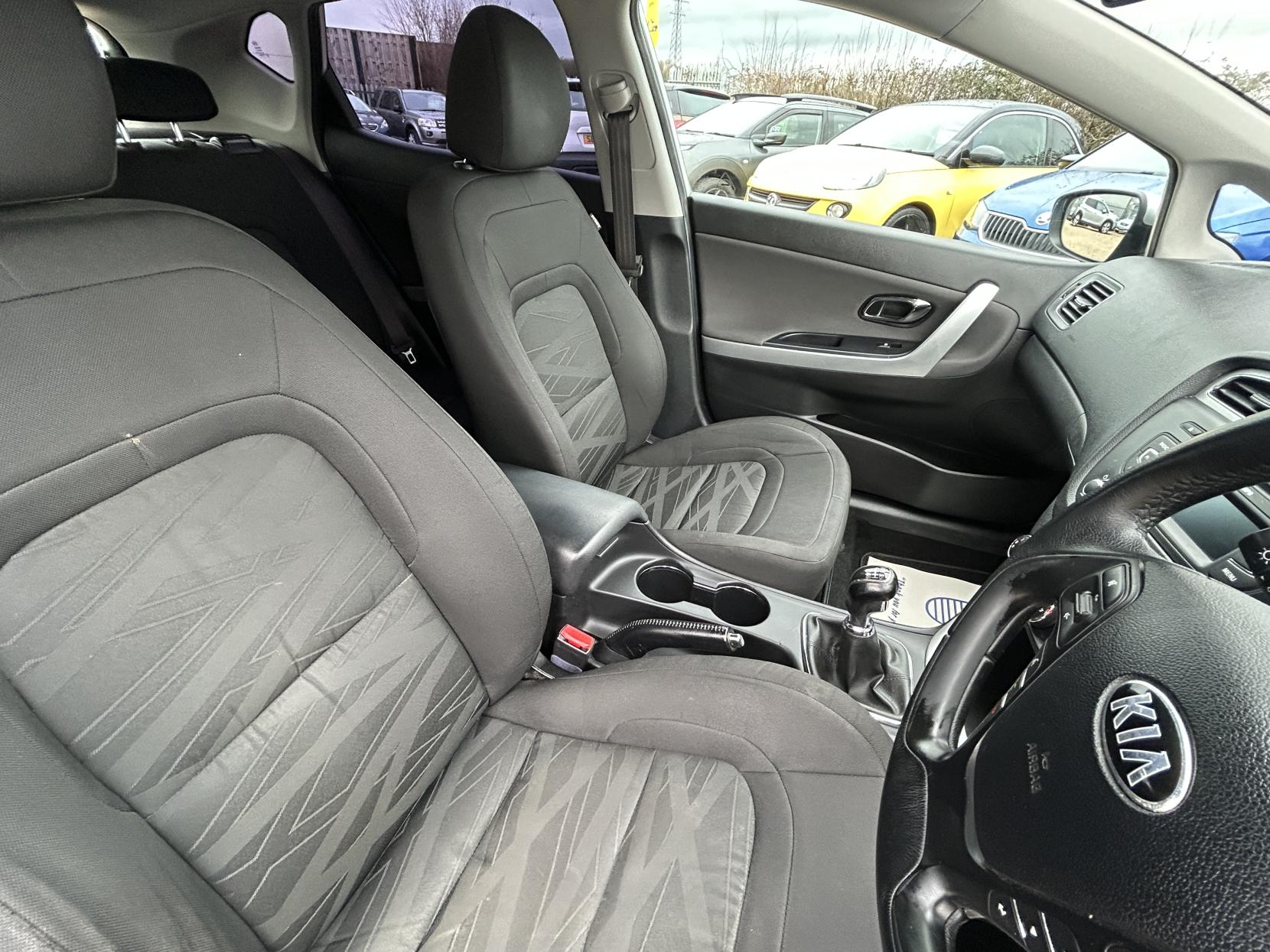 Kia Ceed 1.4 VR7 Hatchback 5dr Petrol Manual Euro 5 (98 bhp)