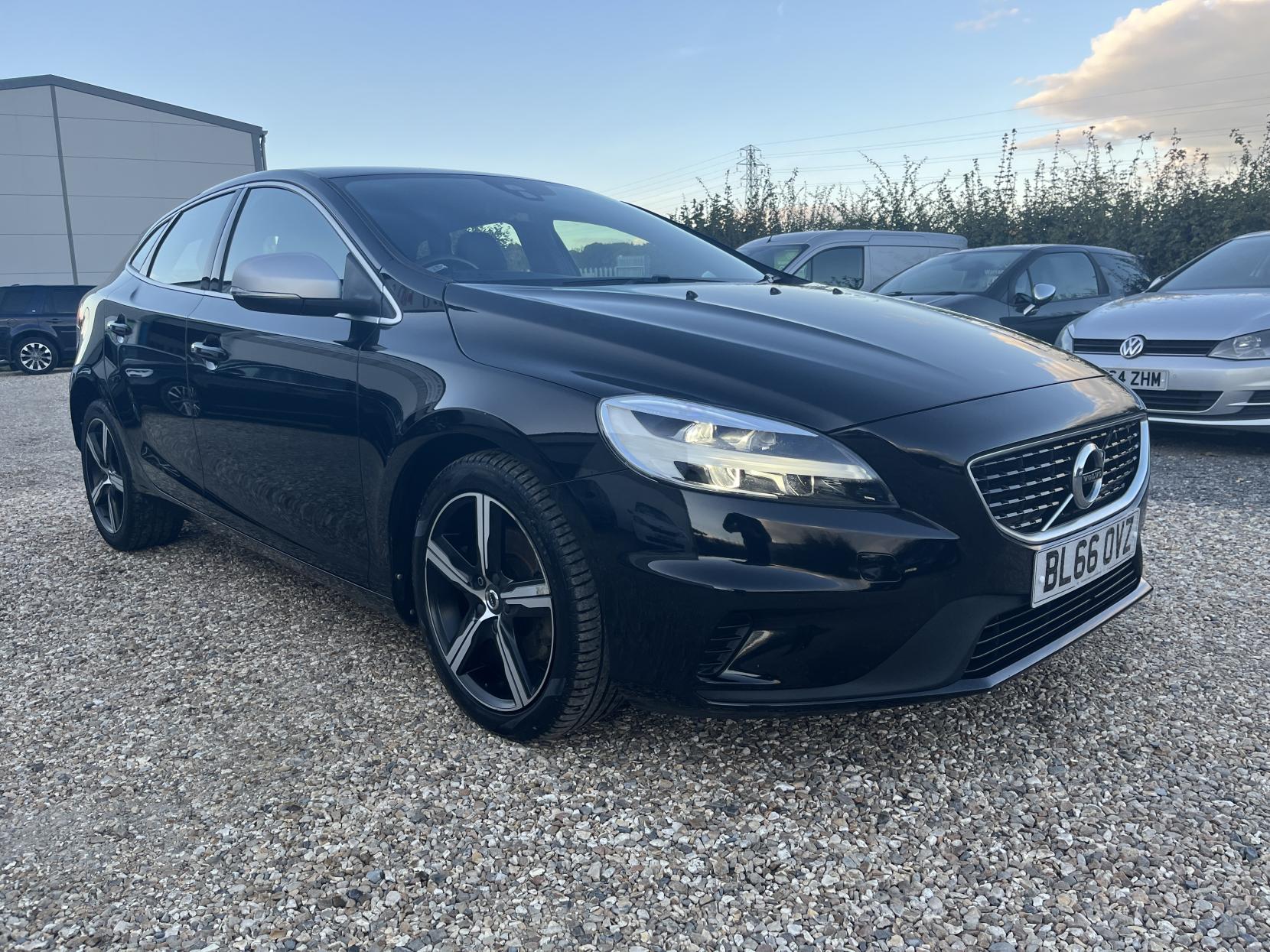 Volvo V40 2.0 T2 R-Design Hatchback 5dr Petrol Manual Euro 6 (s/s) (122 ps)