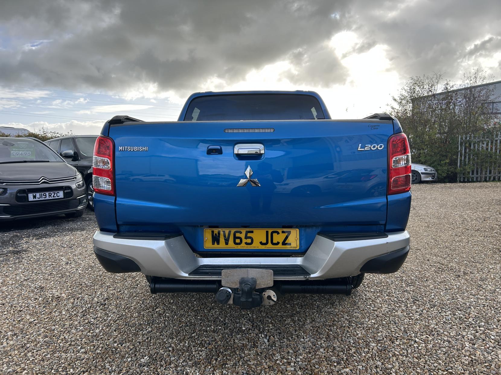 Mitsubishi L200 2.4 DI-D DC Warrior Pickup Double Cab 4dr Diesel Manual 4WD Euro 5 (178 ps)