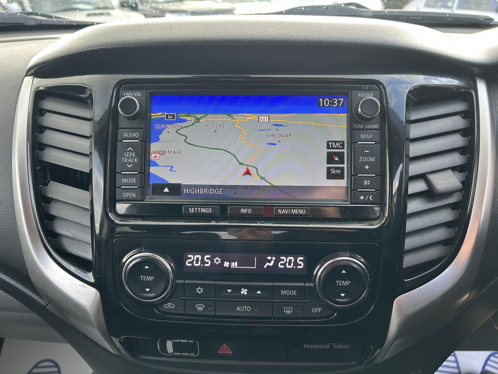 Mitsubishi L200 2.4 DI-D DC Warrior Pickup Double Cab 4dr Diesel Manual 4WD Euro 5 (178 ps)