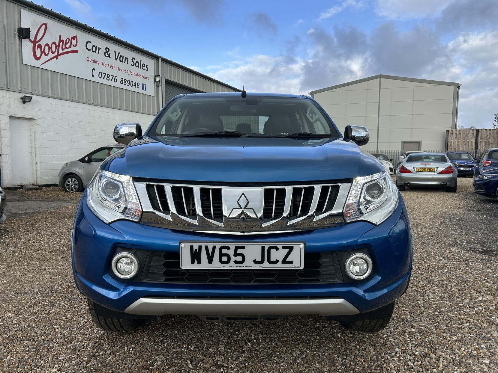 Mitsubishi L200 2.4 DI-D DC Warrior Pickup Double Cab 4dr Diesel Manual 4WD Euro 5 (178 ps)