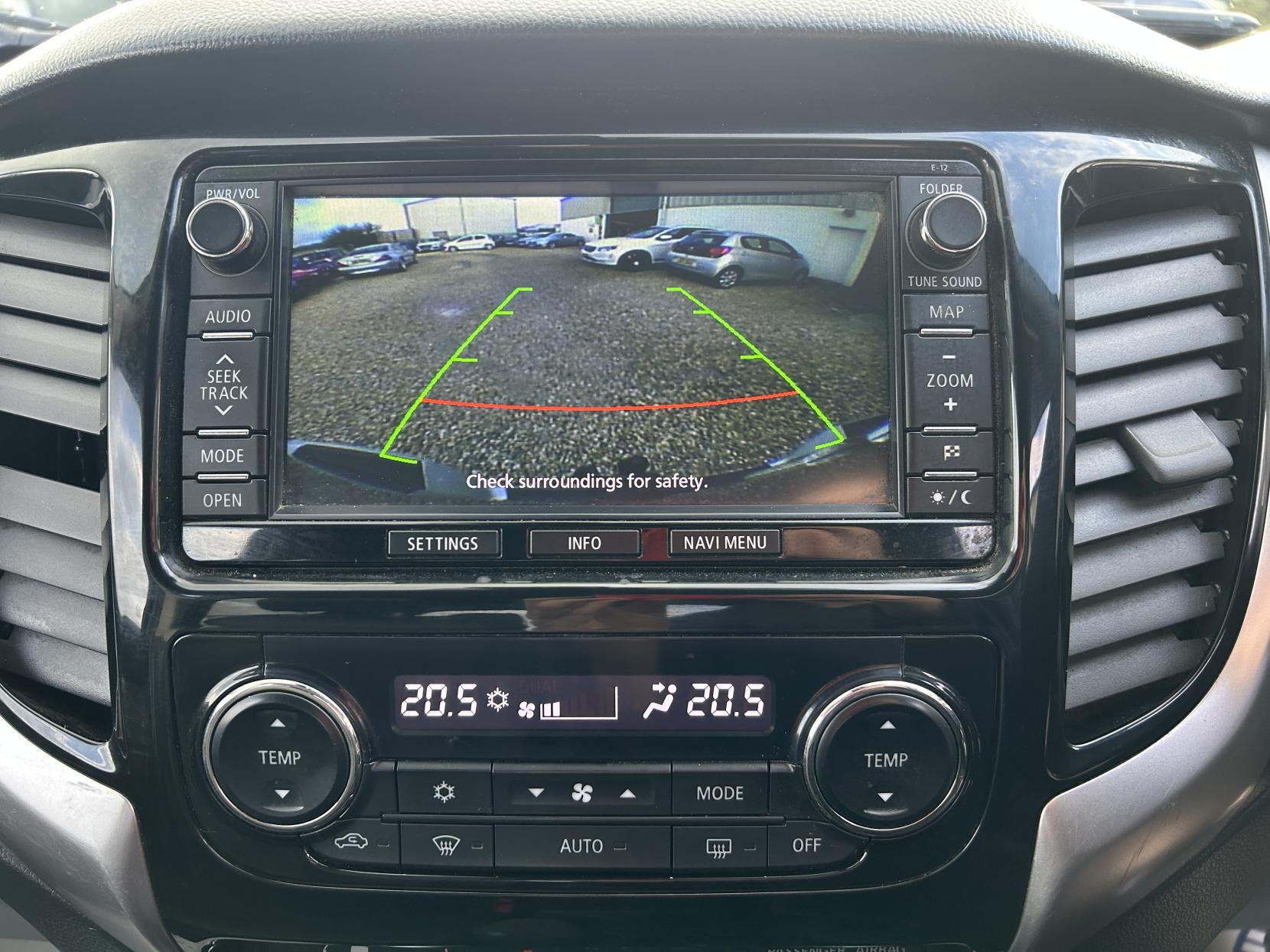 Mitsubishi L200 2.4 DI-D DC Warrior Pickup Double Cab 4dr Diesel Manual 4WD Euro 5 (178 ps)