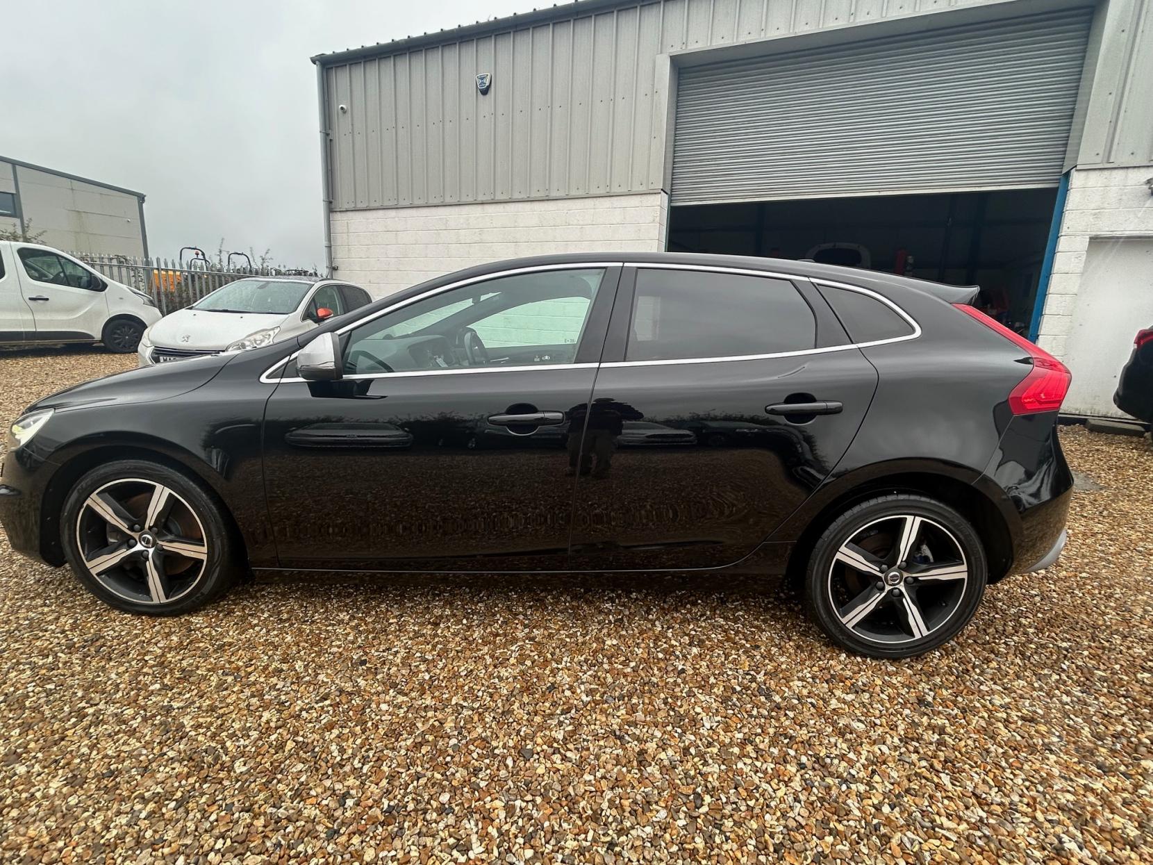 Volvo V40 2.0 D3 R-Design Nav Plus Hatchback 5dr Diesel Manual Euro 6 (s/s) (150 ps)