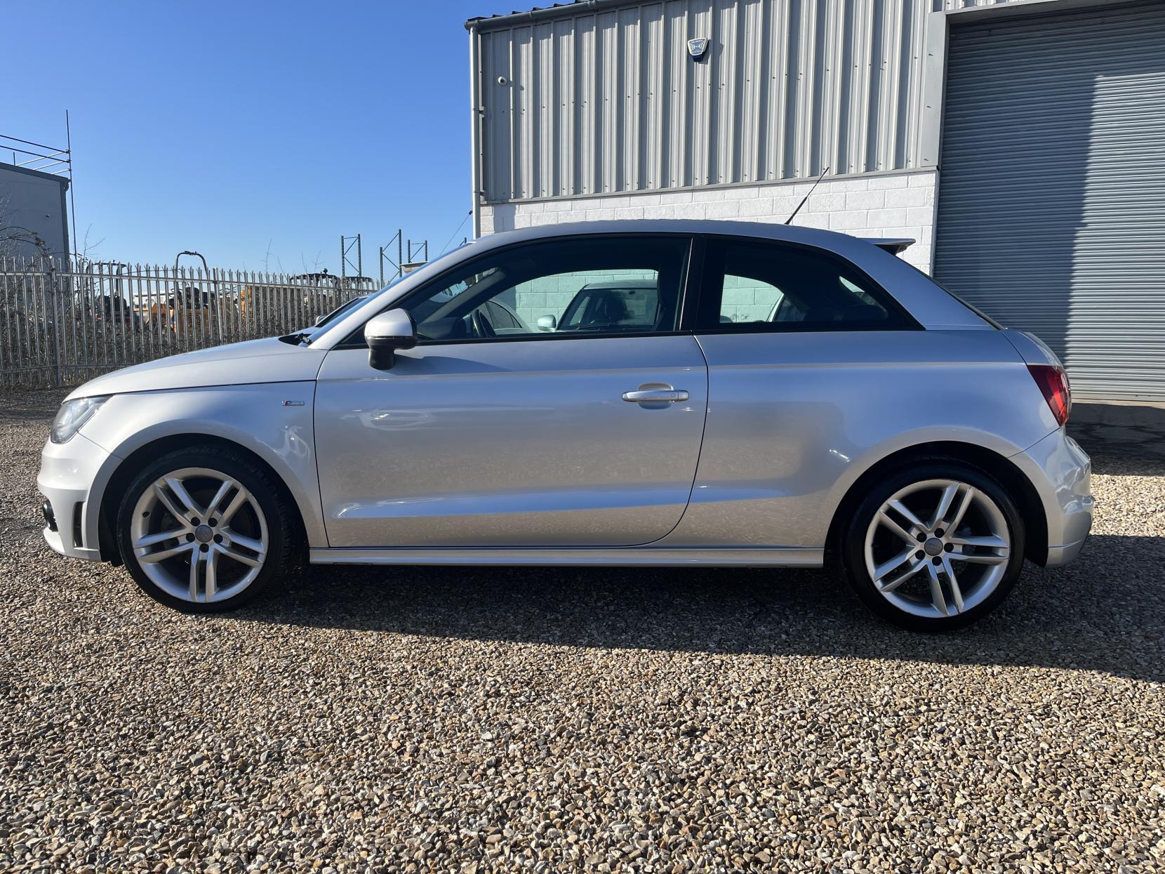 Audi A1 1.4 TFSI S line Hatchback 3dr Petrol S Tronic Euro 5 (s/s) (122 ps)