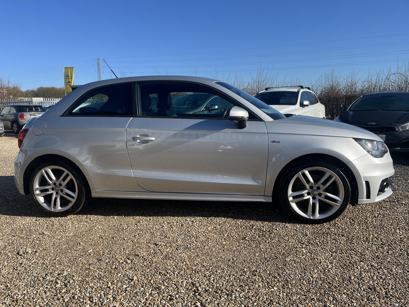 Audi A1 1.4 TFSI S line Hatchback 3dr Petrol S Tronic Euro 5 (s/s) (122 ps)