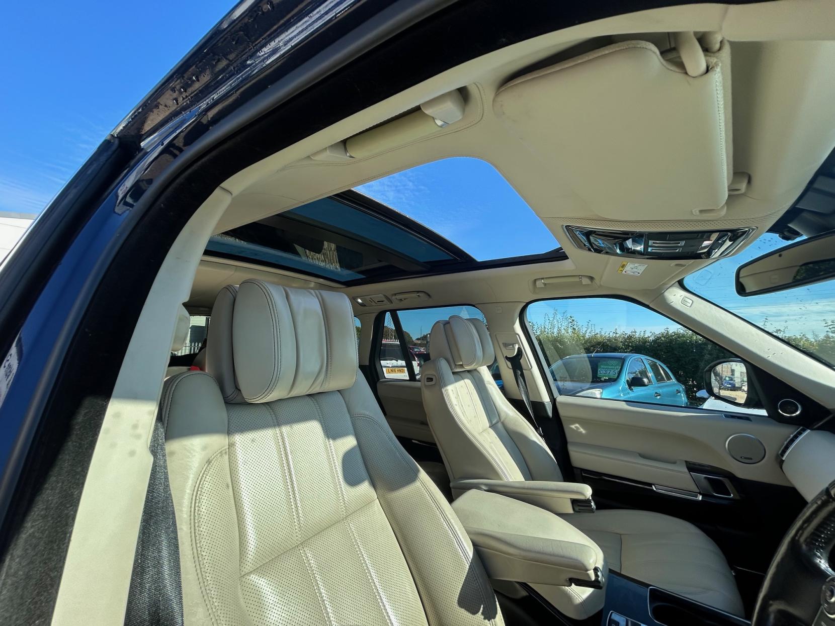 Land Rover Range Rover 4.4 SD V8 Autobiography SUV 5dr Diesel Auto 4WD Euro 6 (s/s) (339 ps)